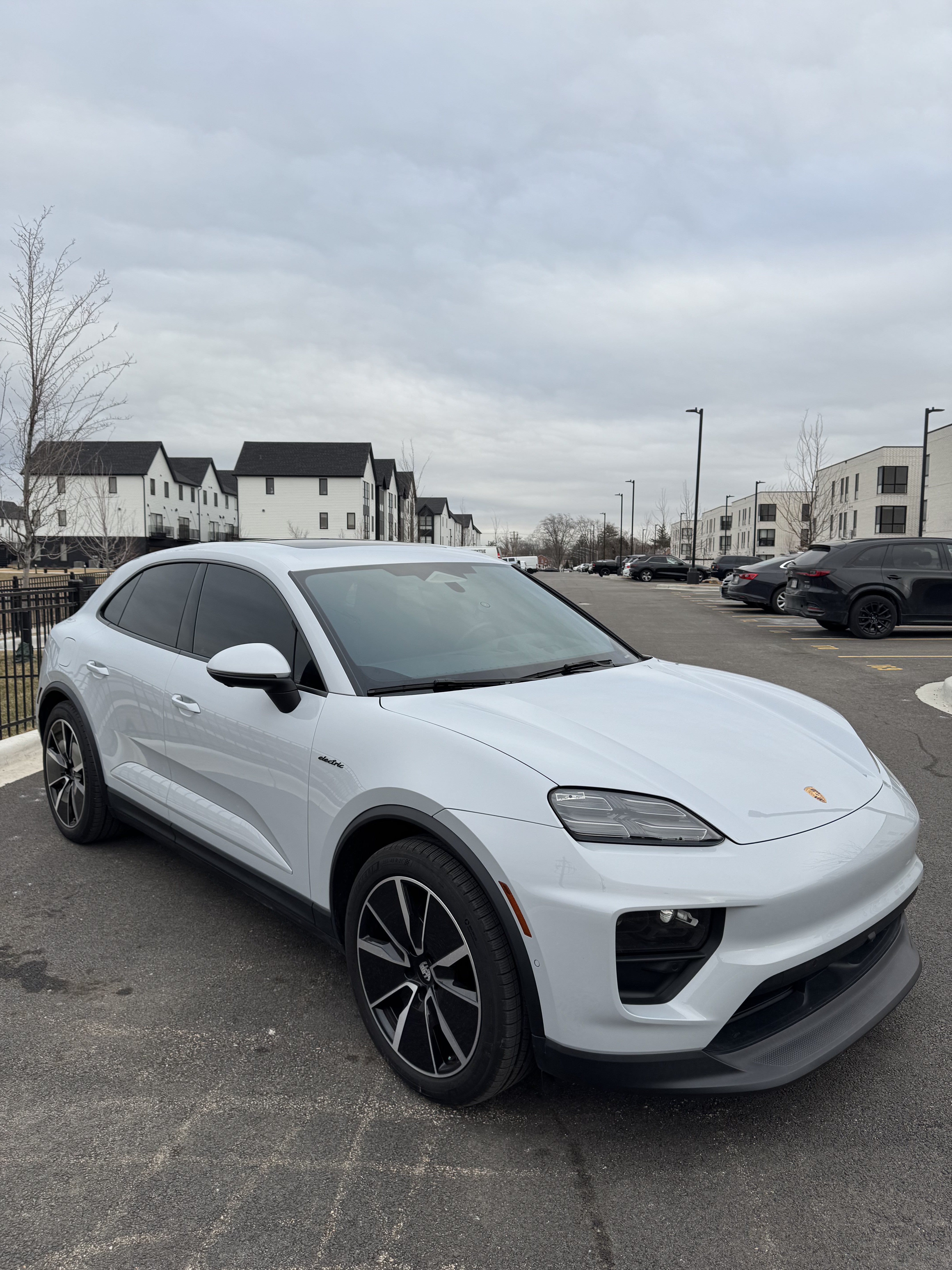 Porsche Macan Electric thumbnail 2