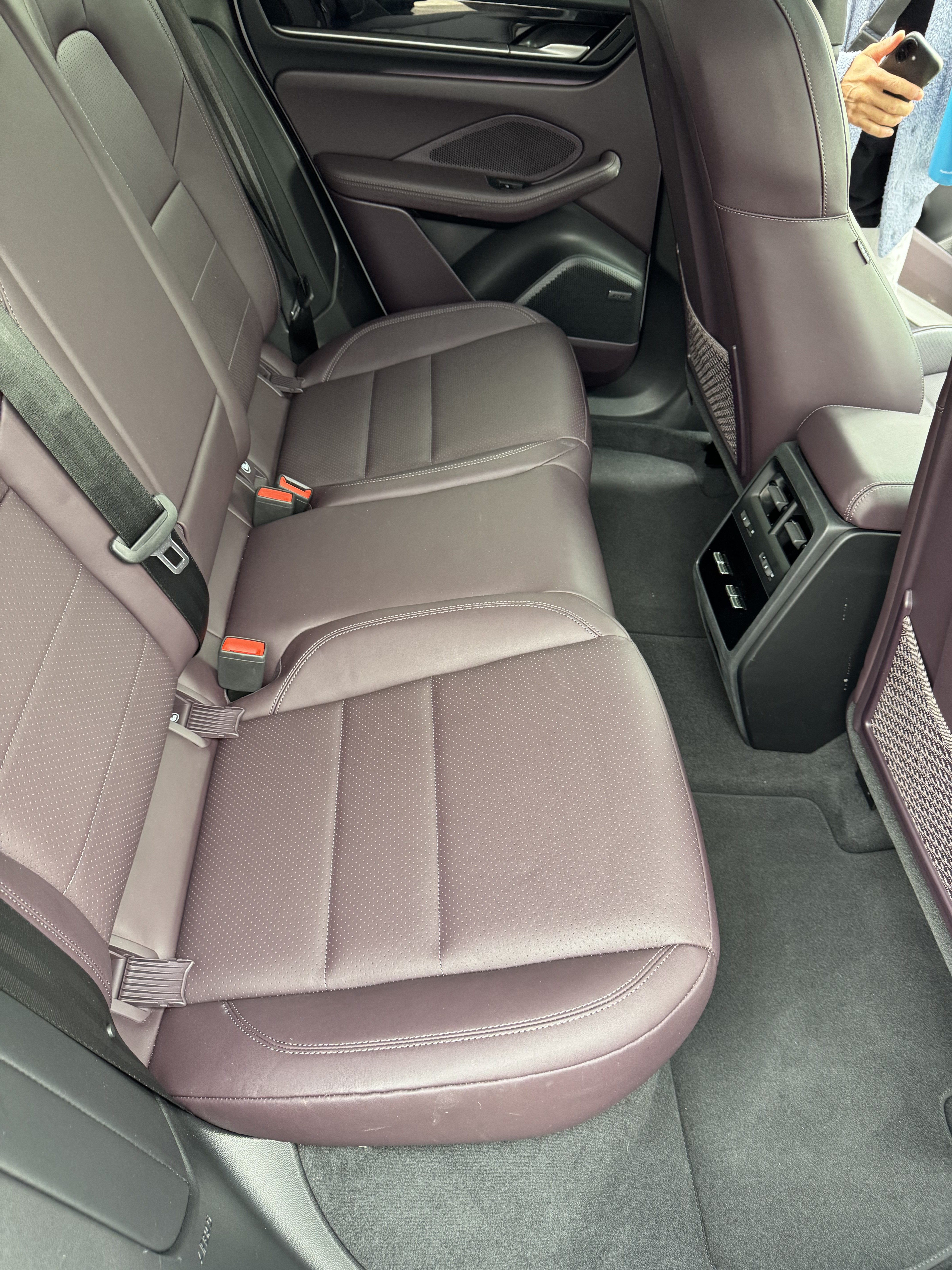 Porsche Macan Electric thumbnail 4