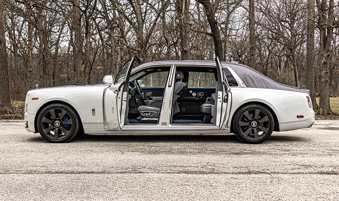 Rolls-Royce Phantom 2024 thumbnail 3