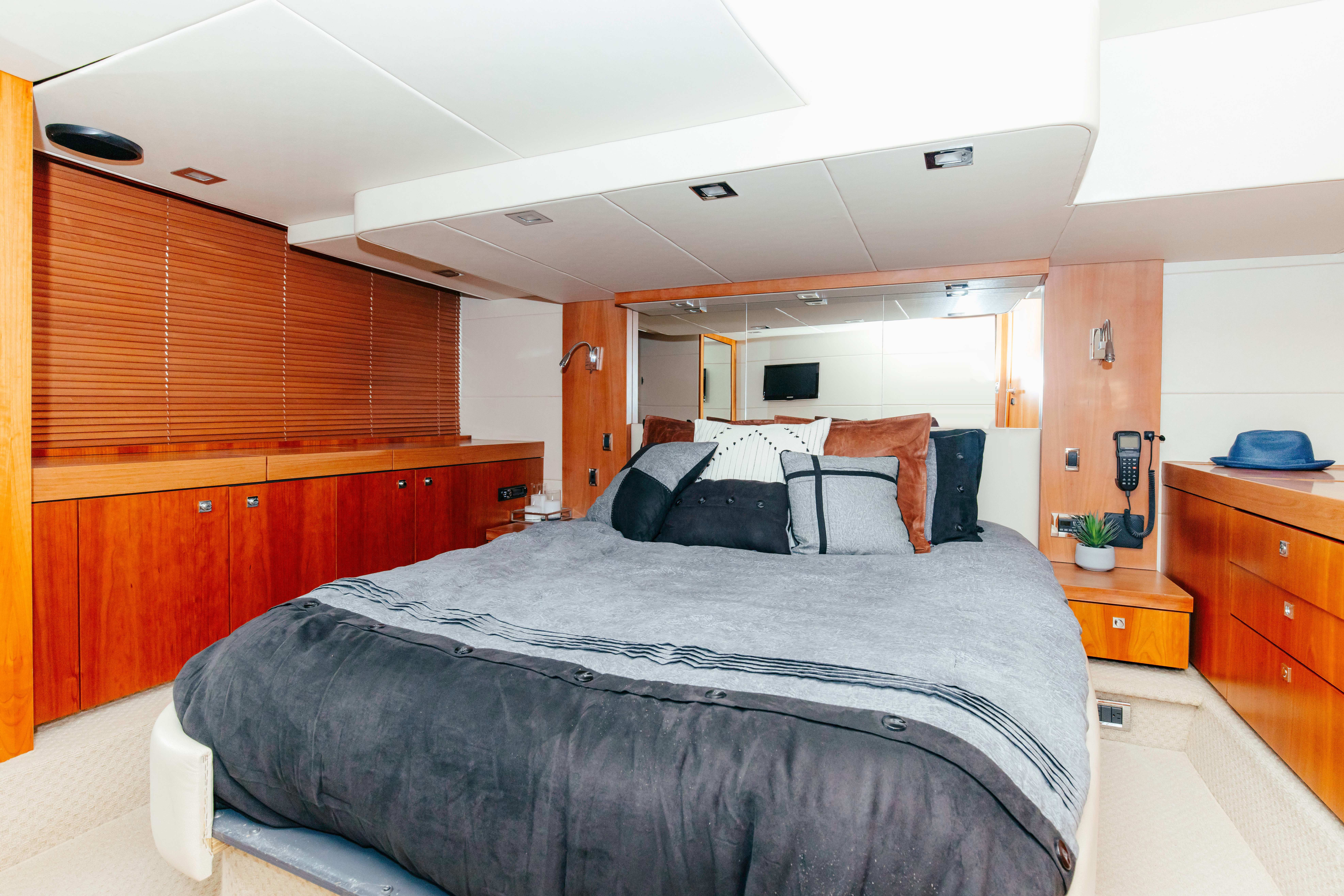 Sunseeker Portofino 50ft thumbnail 10