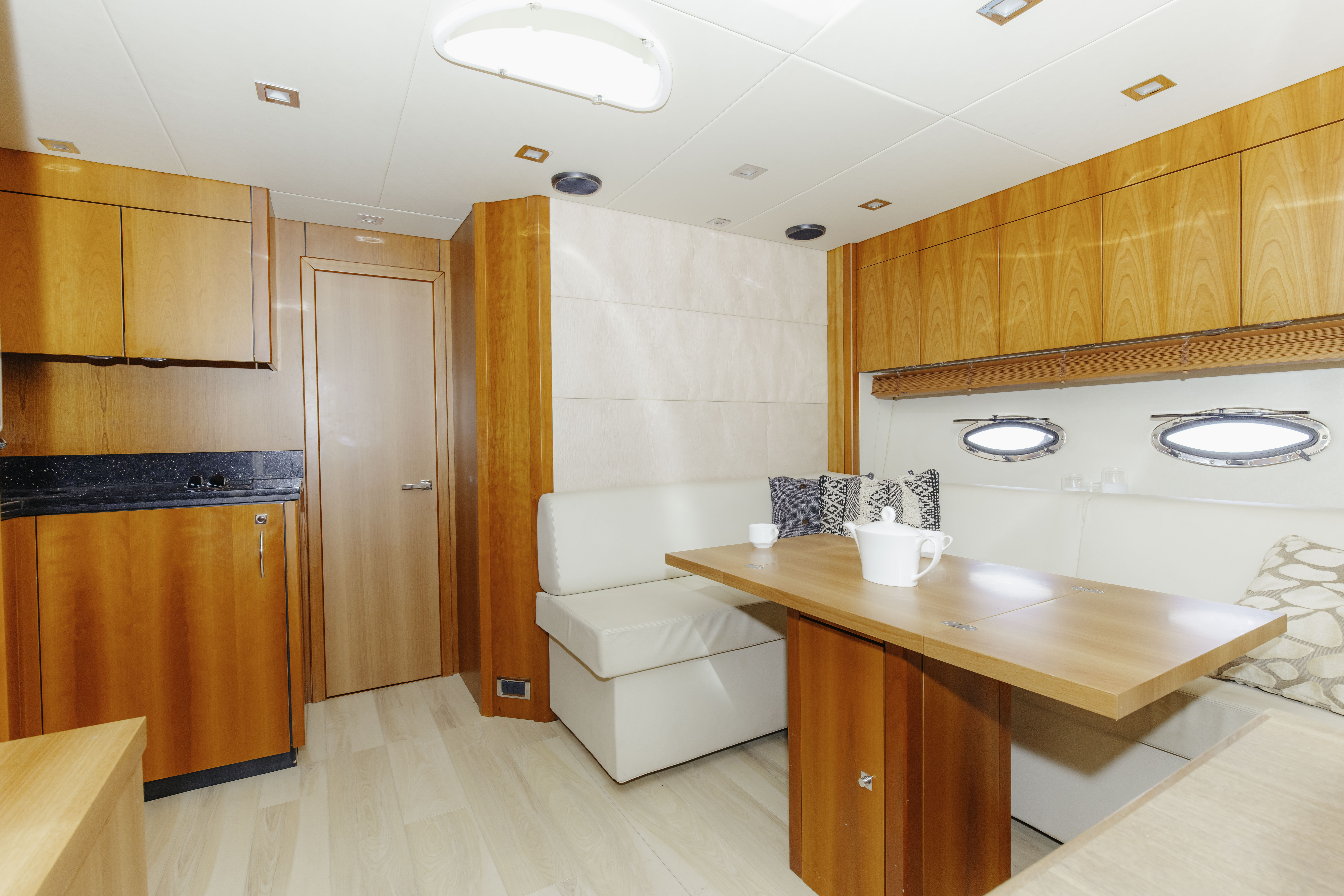 Sunseeker Portofino 50ft thumbnail 11