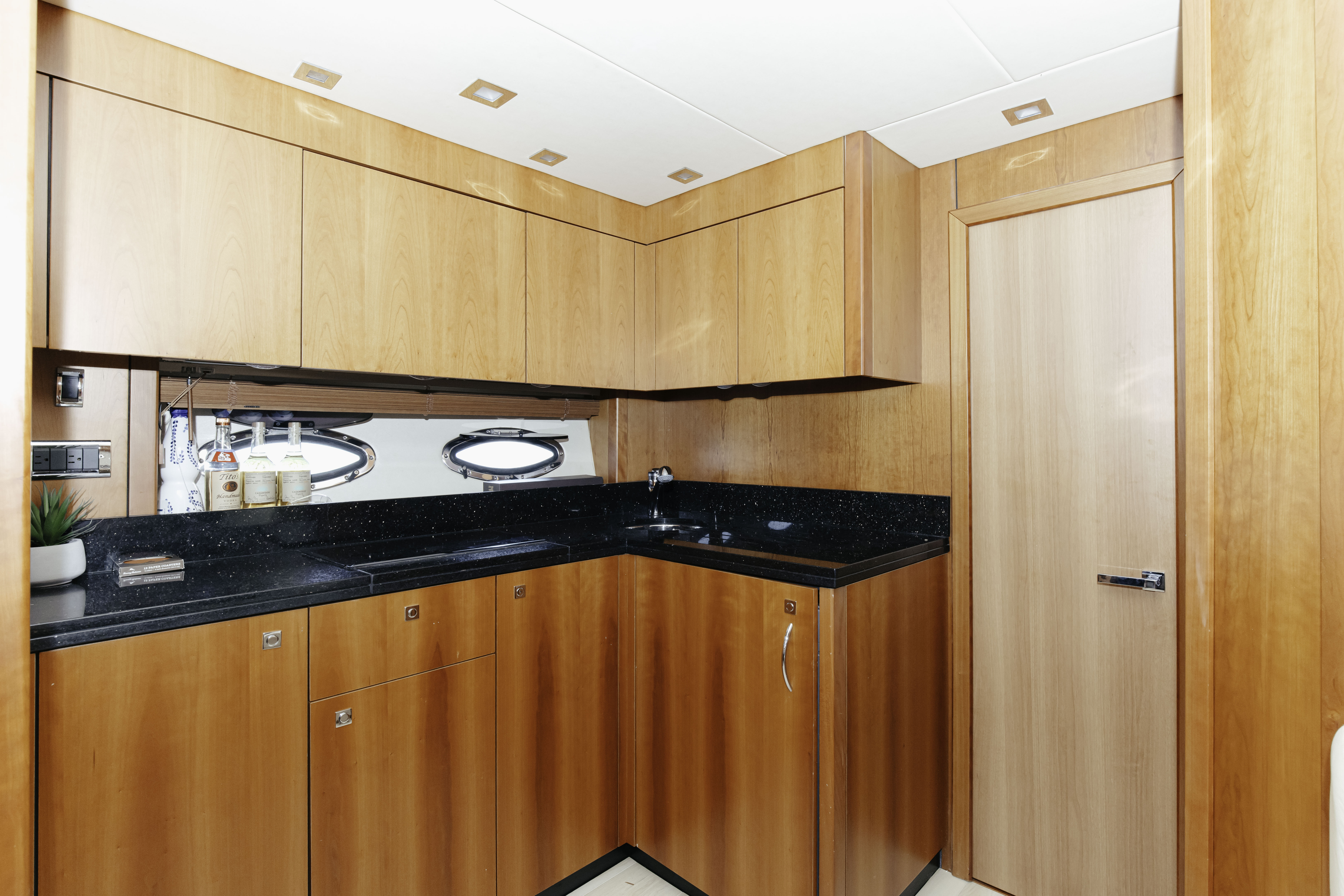 Sunseeker Portofino 50ft thumbnail 12